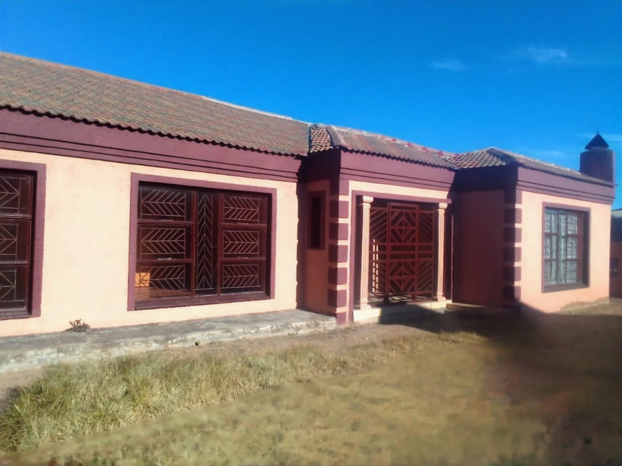 4 Bedroom Property for Sale in Bloemside 2 Free State